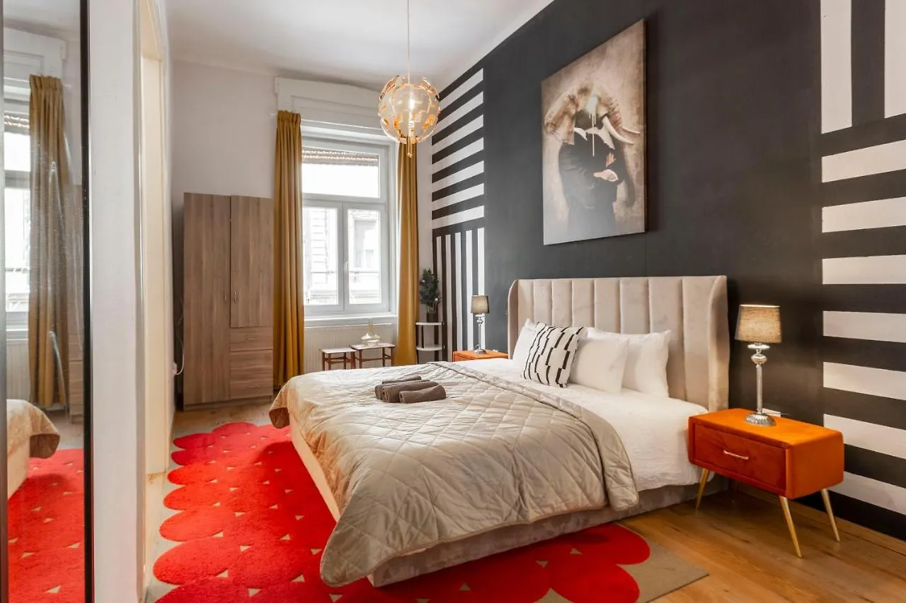 Deluxe Dohany Residence Next To The New York Cafe의 연락처