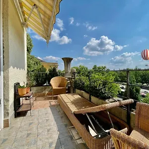  Apartment With Terrace Overlooking The Park