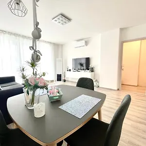  Apartment West Budapest-edge Of Downtown-free Parking